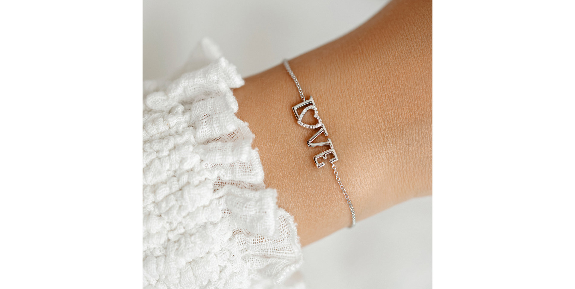 Náramok s diamantmi Love