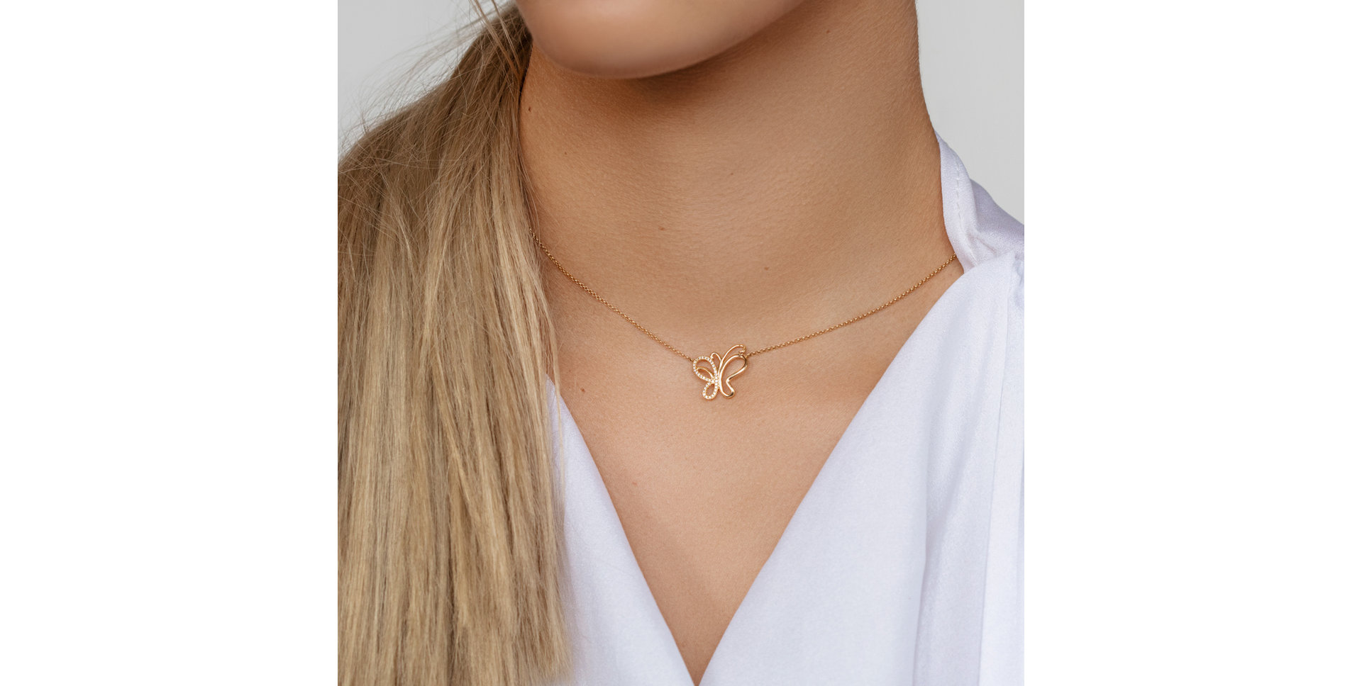 Náhrdelník s čiernymi a bielymi diamantmi Butterfly