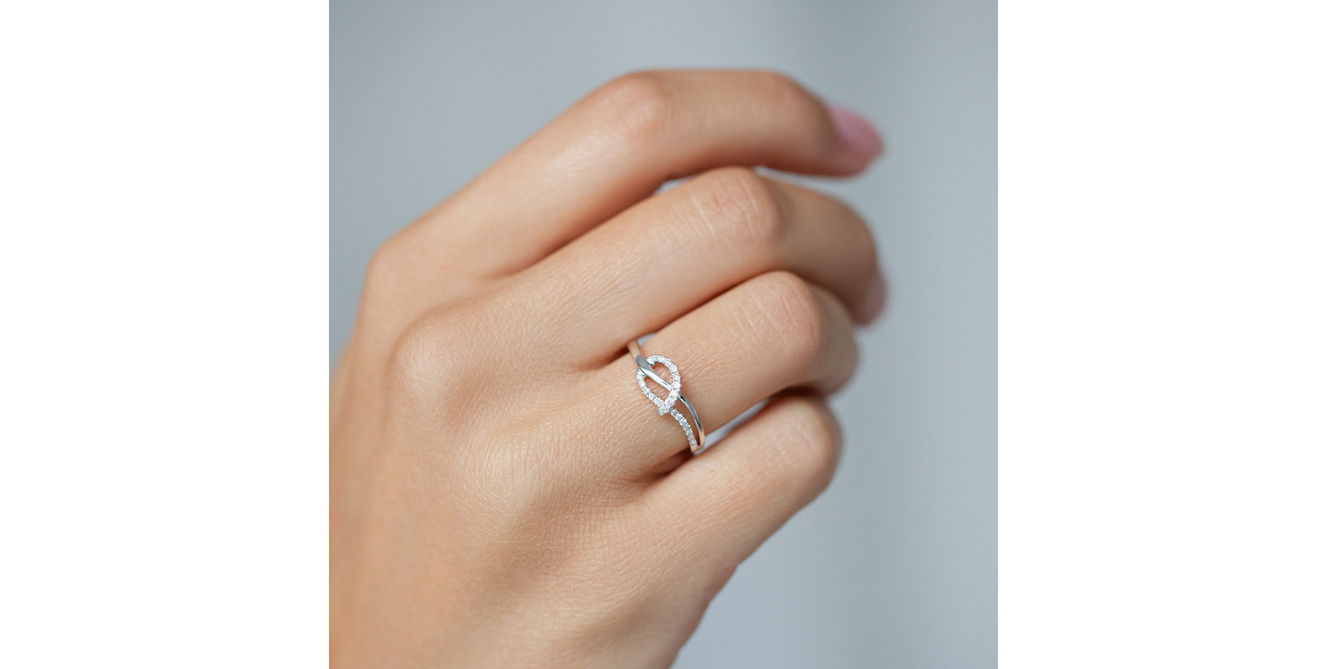 Prsteň s čiernymi diamantmi Elegant Knot