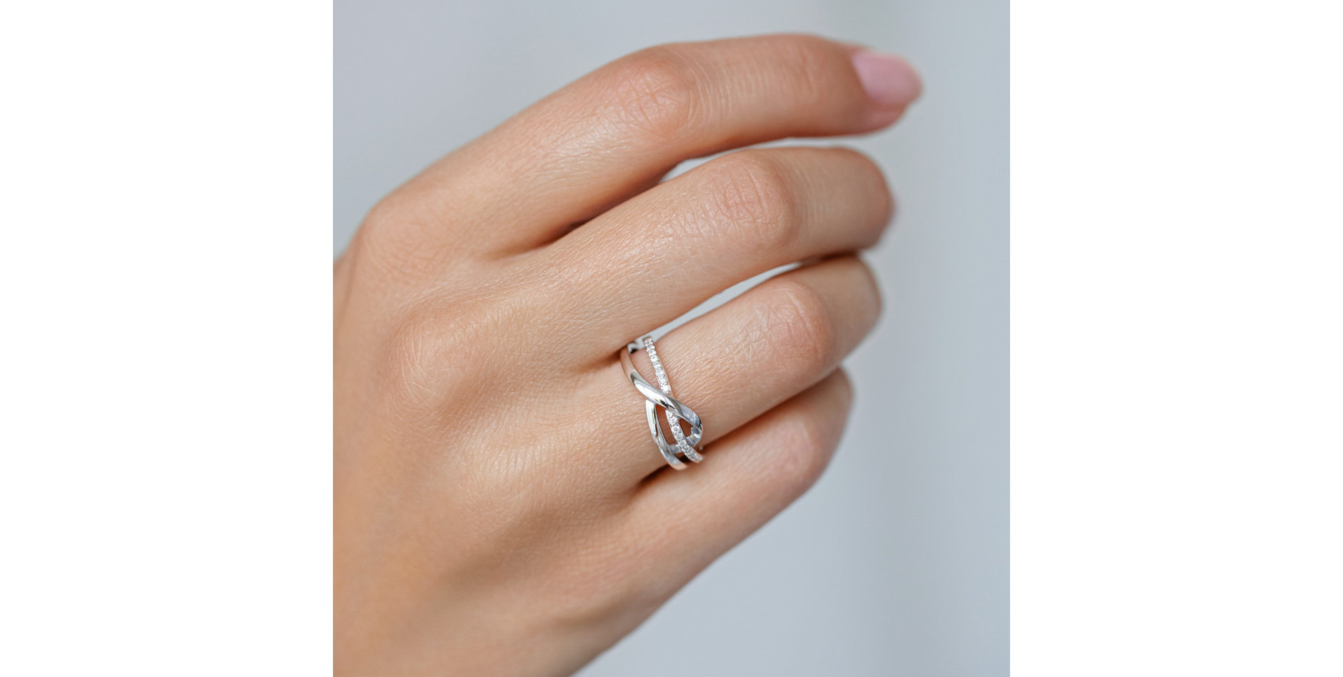 Prsteň s čiernymi diamantmi Elegant Twist