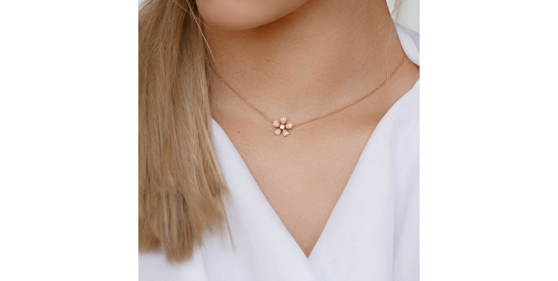 Náhrdelník s hnedými a bielymi diamantmi Flower