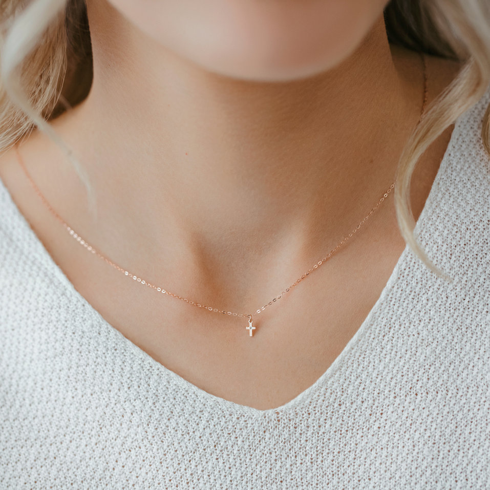 Náhrdelník s diamantom Cross