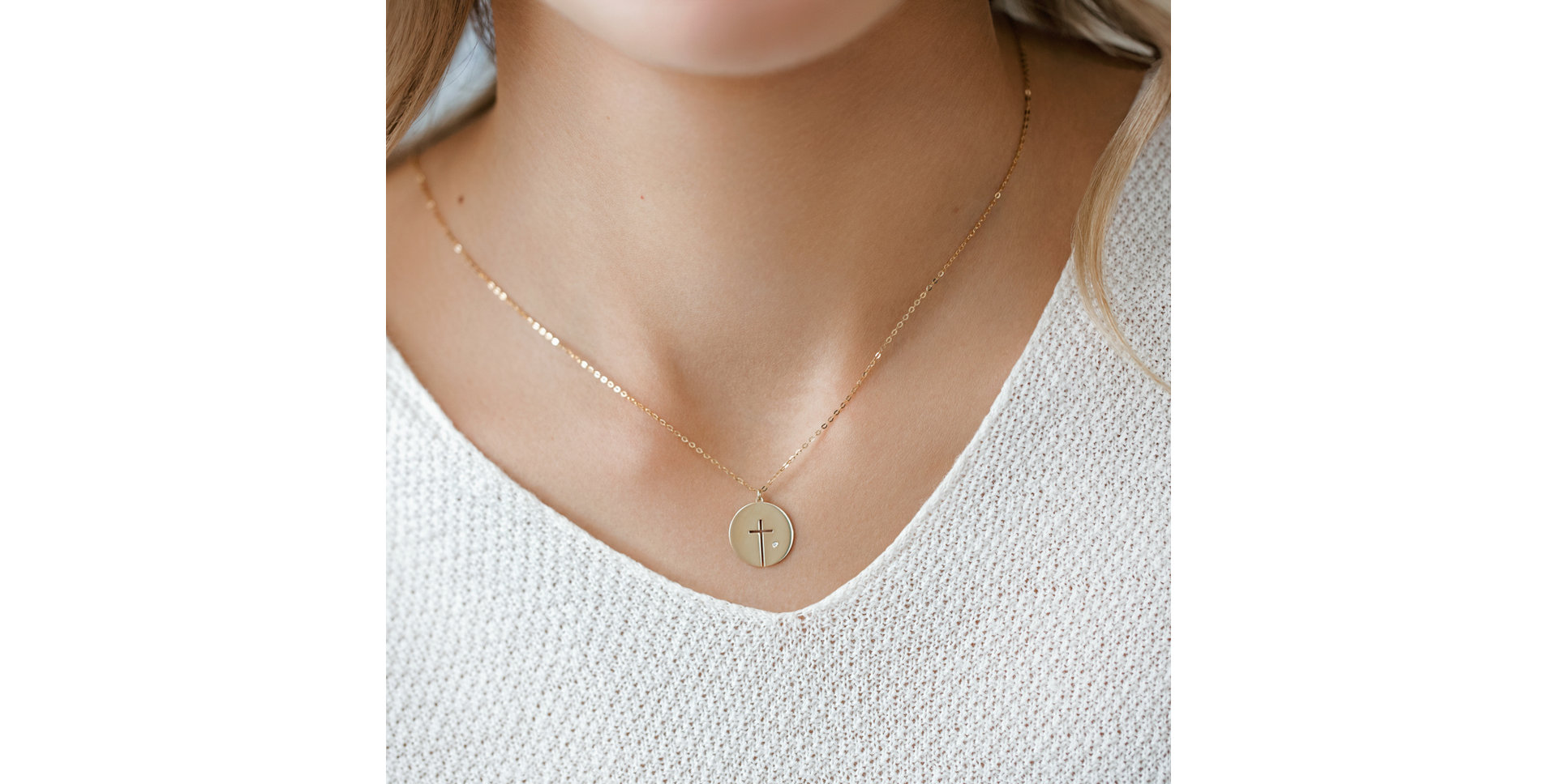 Náhrdelník s diamantom Cross