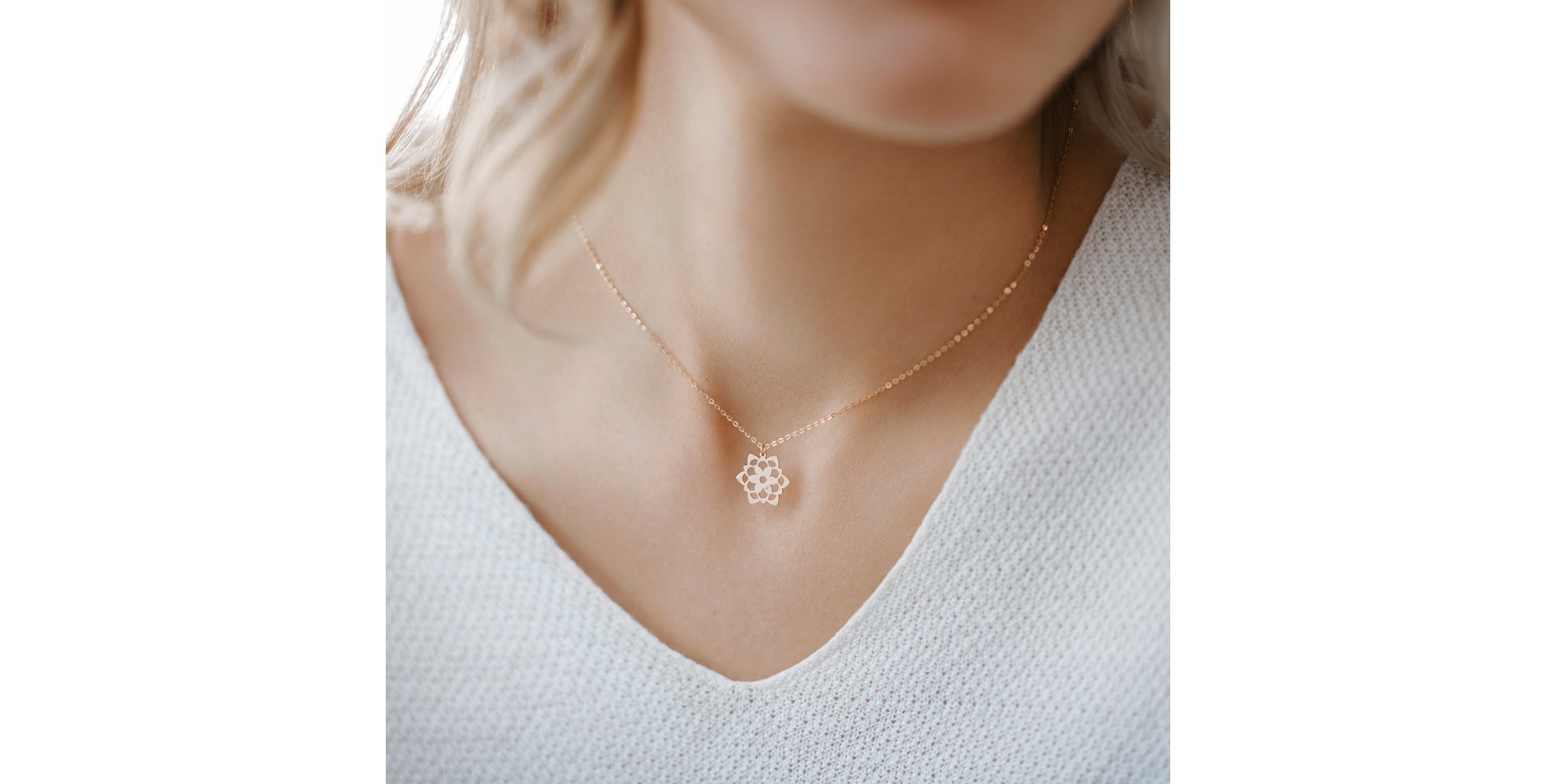 Náhrdelník s diamantom Little Blossom