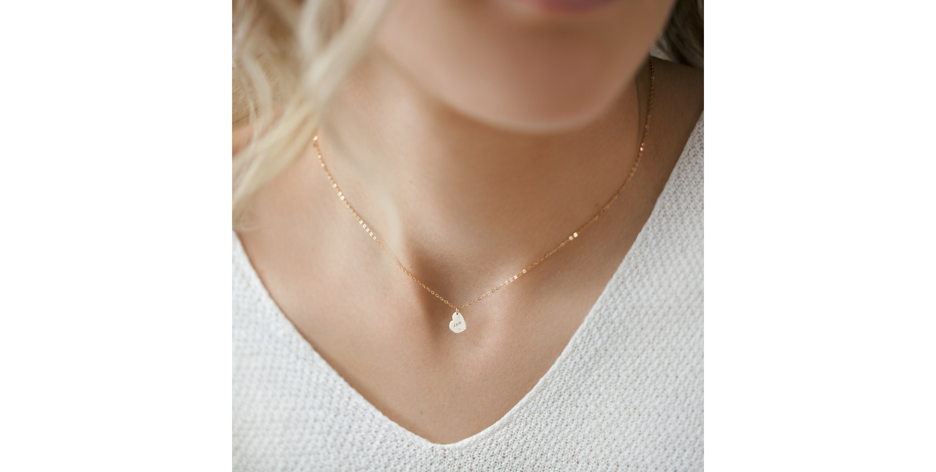 Náhrdelník s diamantom Love