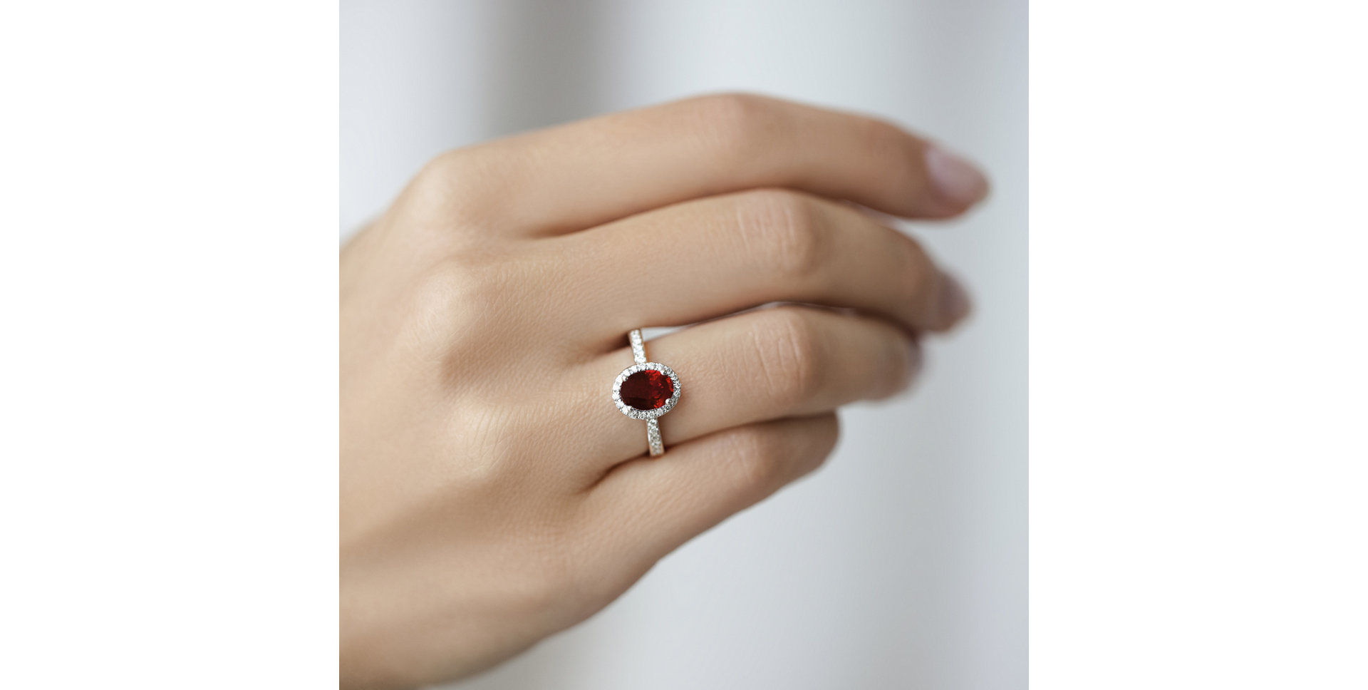 Prsteň s diamantmi a rubínom Princess