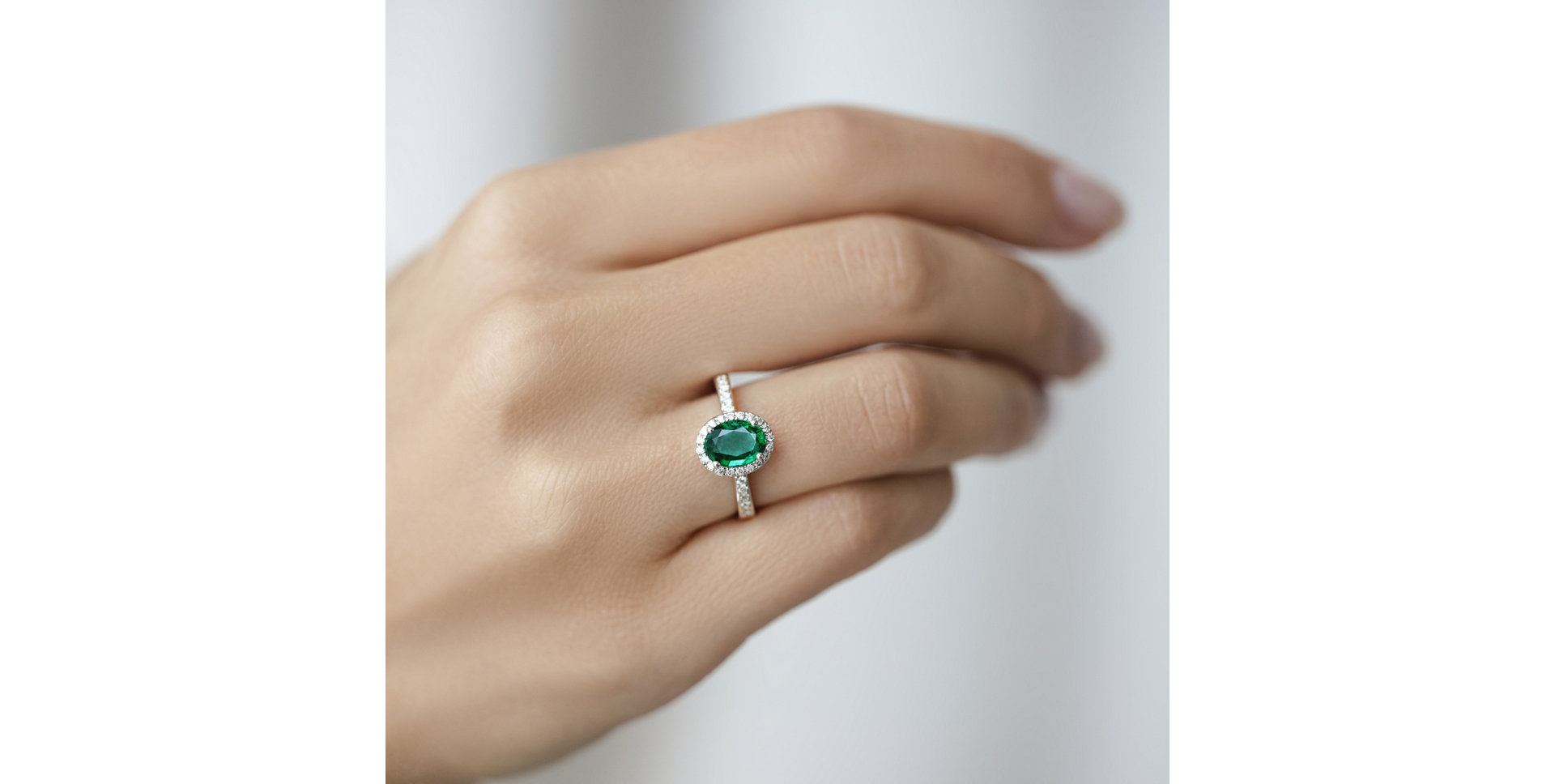 Prsteň s diamantmi a smaragdom Princess