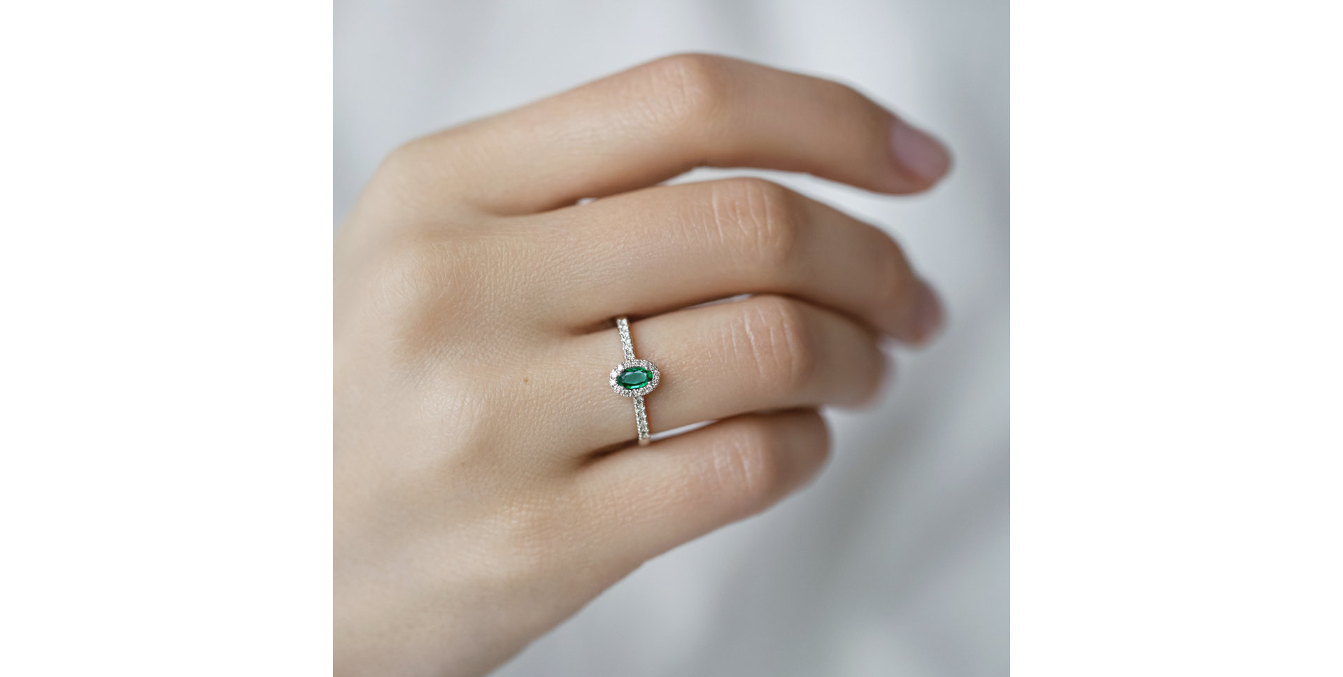 Prsteň s diamantmi a smaragdom Princess