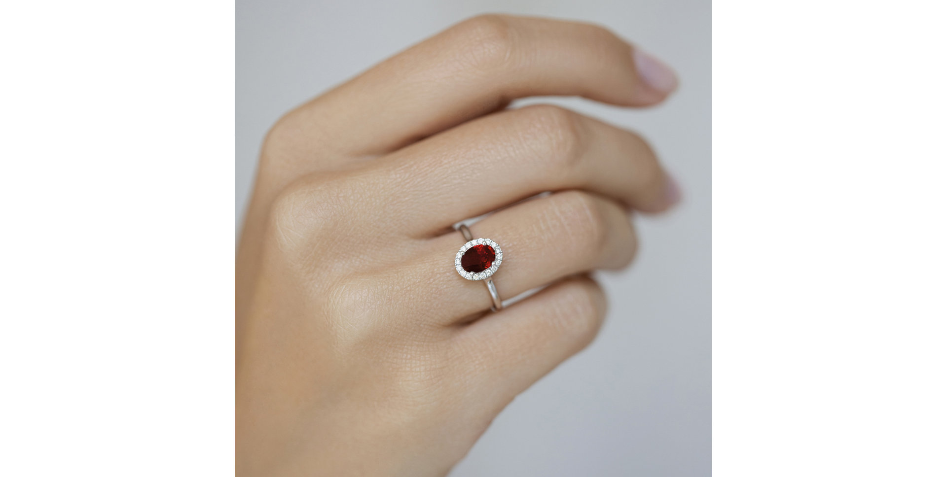 Prsteň s diamantmi a rubínom Princess