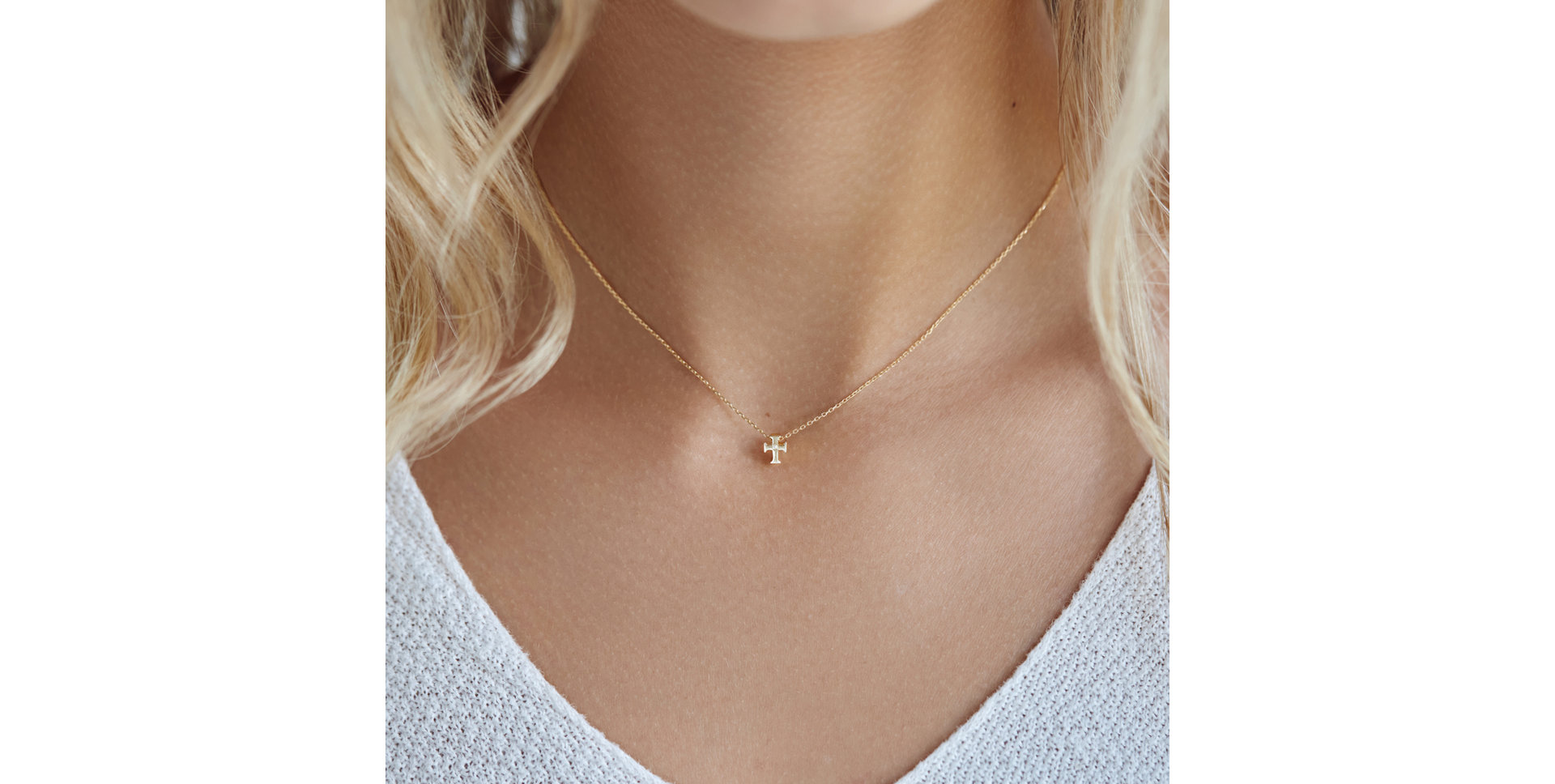 Náhrdelník s diamantom Small Cross