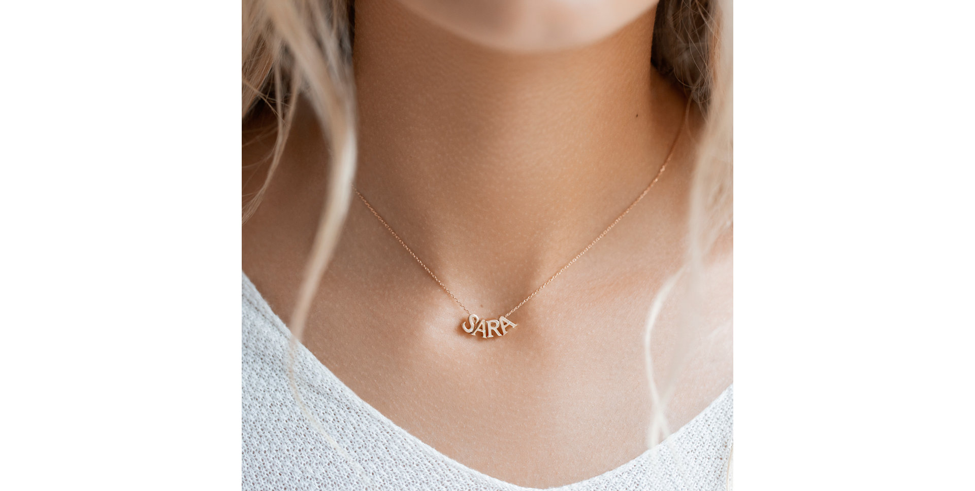 Náhrdelník s diamantmi Letters