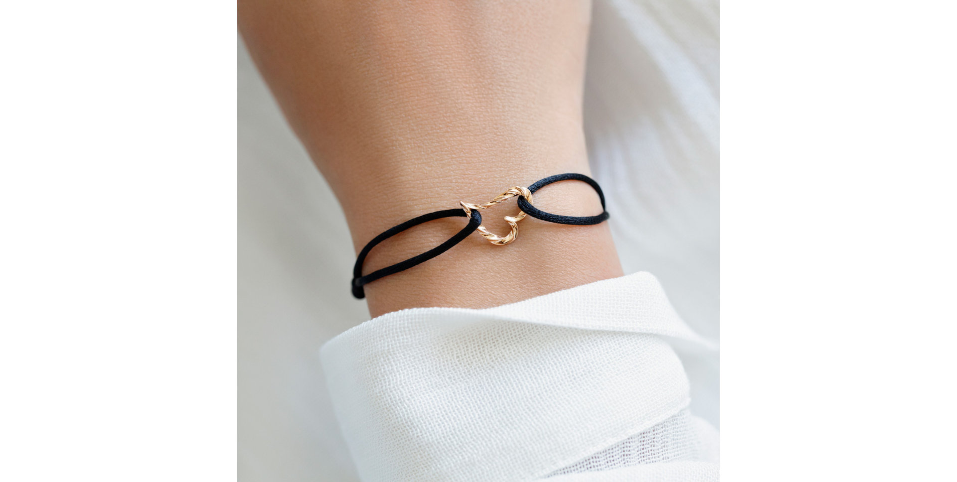 Náramok so šnúrkou Touha