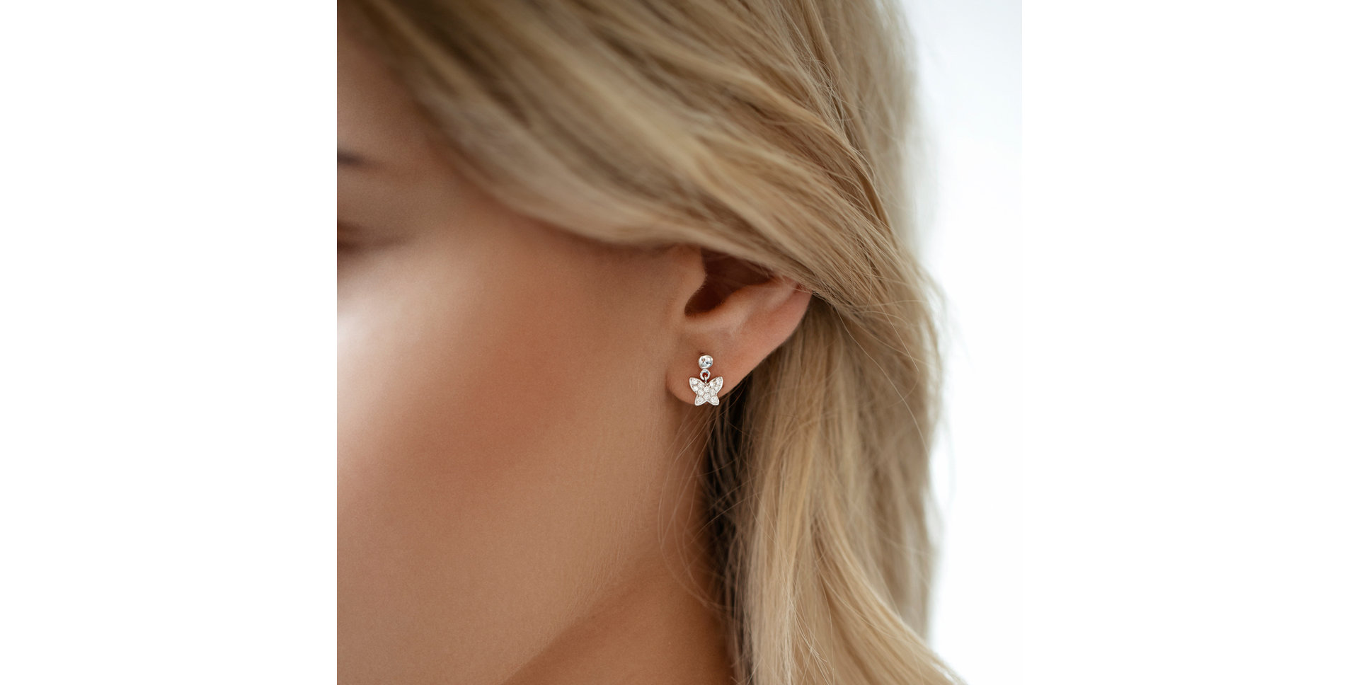 Náušnice s čiernymi diamantmi Amazing Butterfly