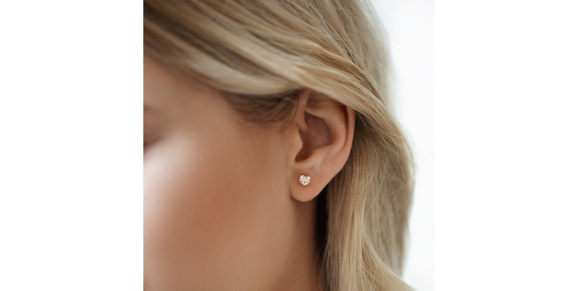 Náušnice s čiernymi diamantmi Amazing Heart