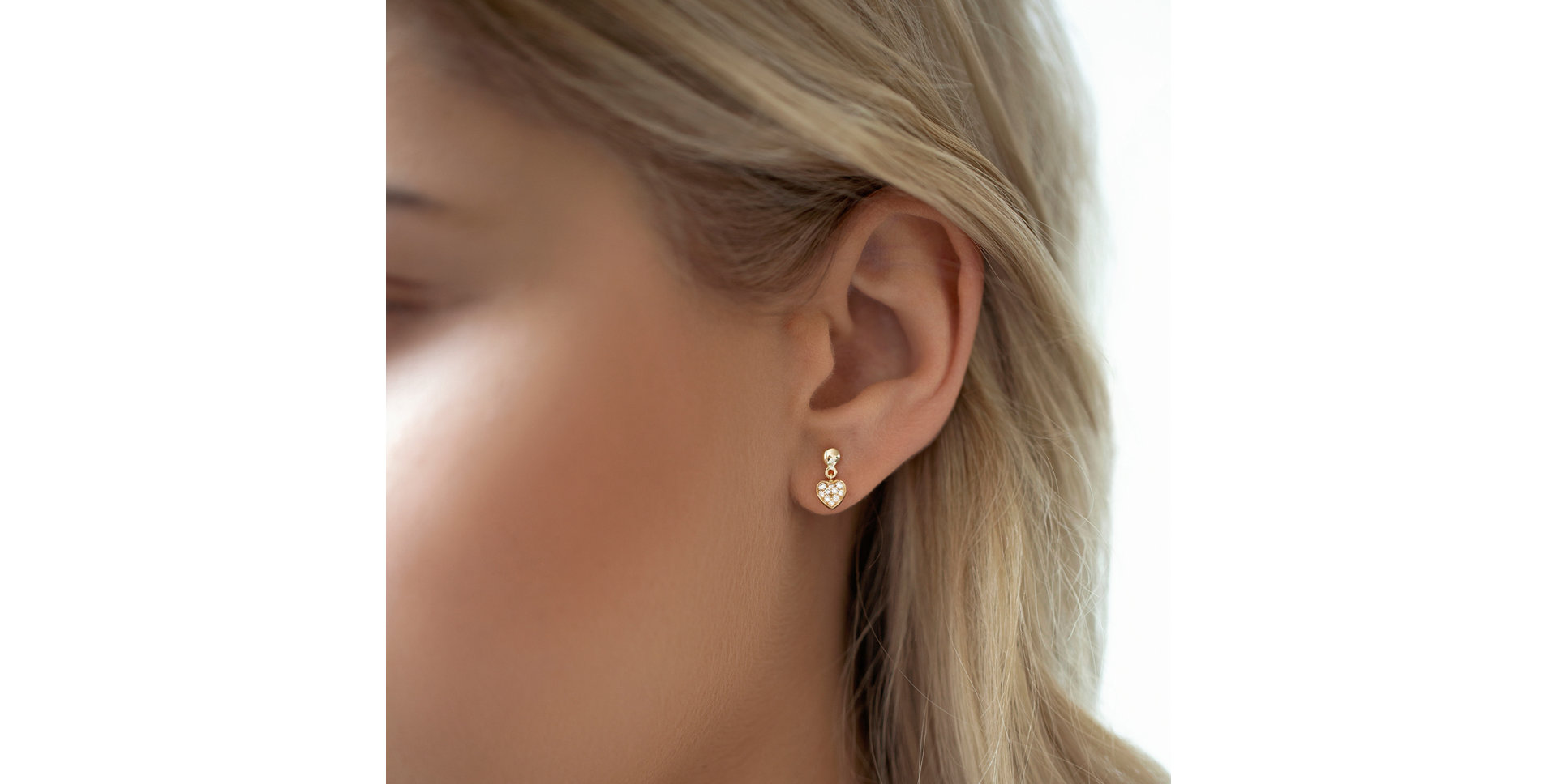 Náušnice s čiernymi diamantmi Amazing Heart