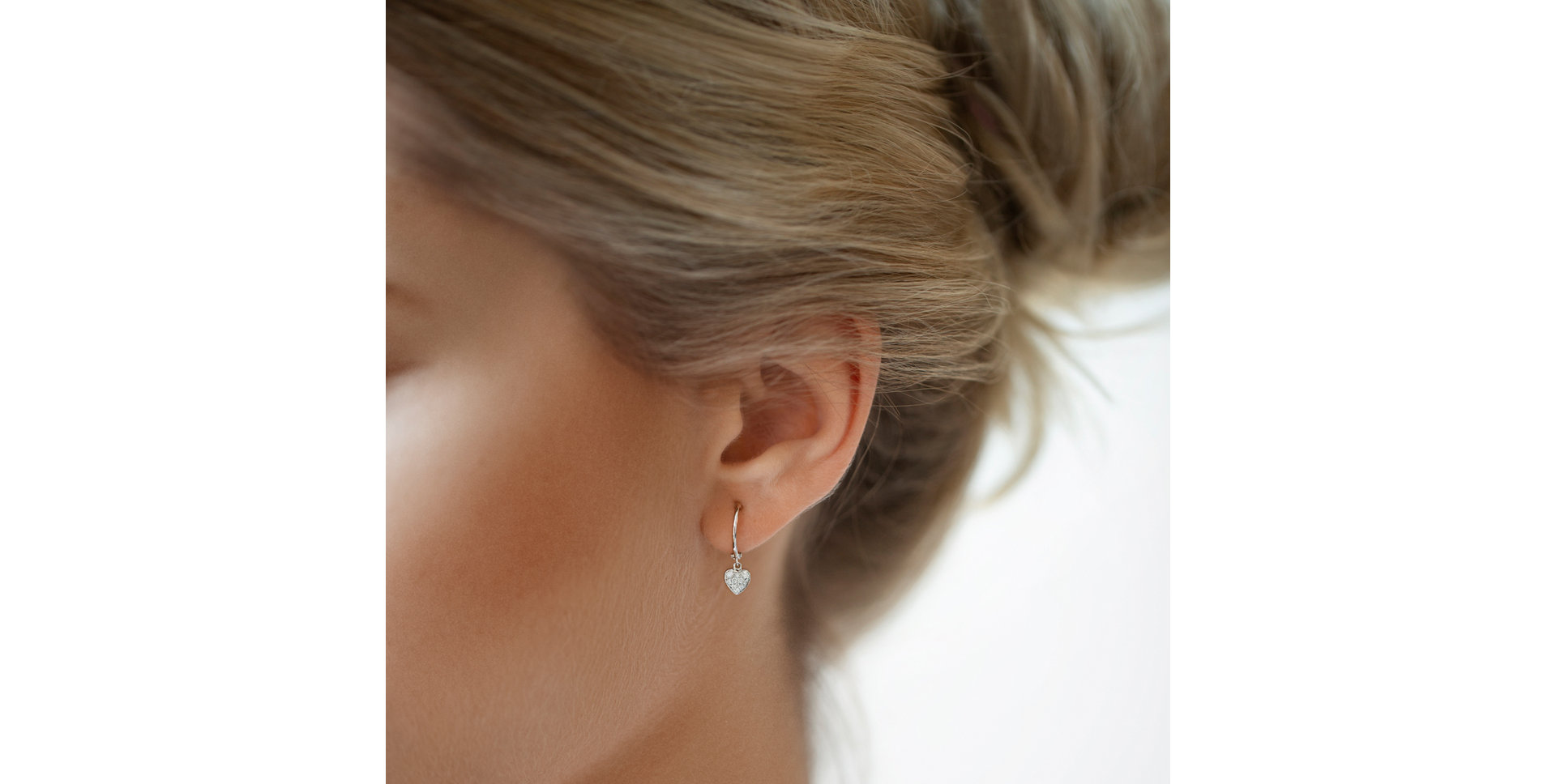 Náušnice s čiernymi diamantmi Amazing Heart