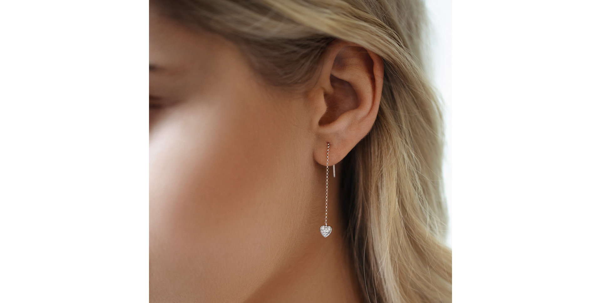 Náušnice s čiernymi diamantmi Amazing Heart