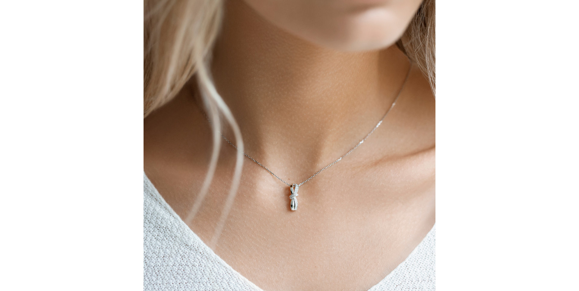 Prívesok s diamantmi Essential Ribbon