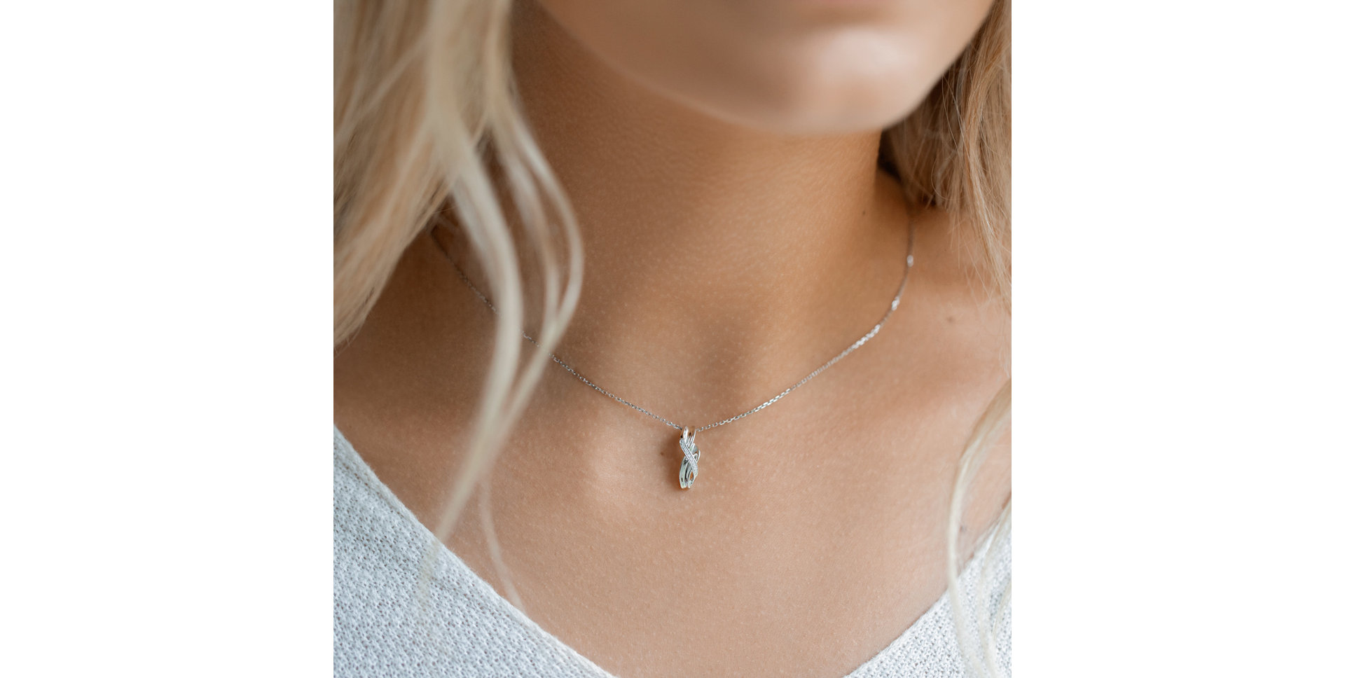 Prívesok s diamantmi Elegant Wave