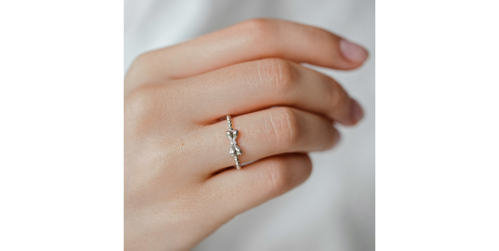 Prsteň s diamantmi Bow Knot