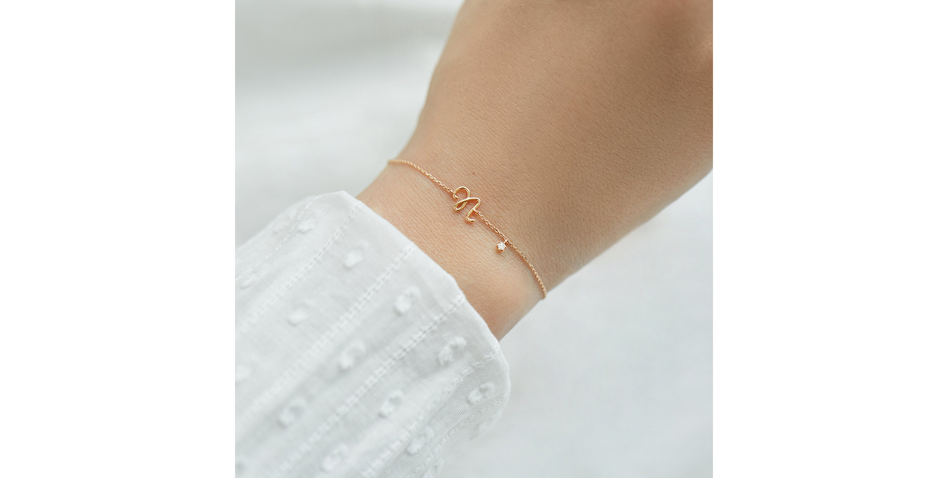 Náramok s diamantom Curly Letter N