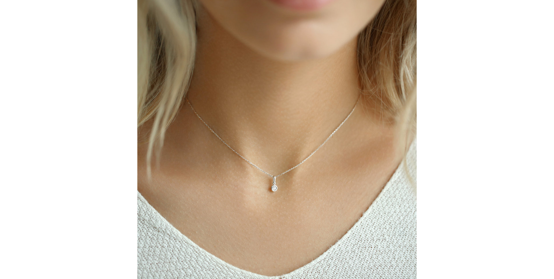 Prívesok s diamantom Dots