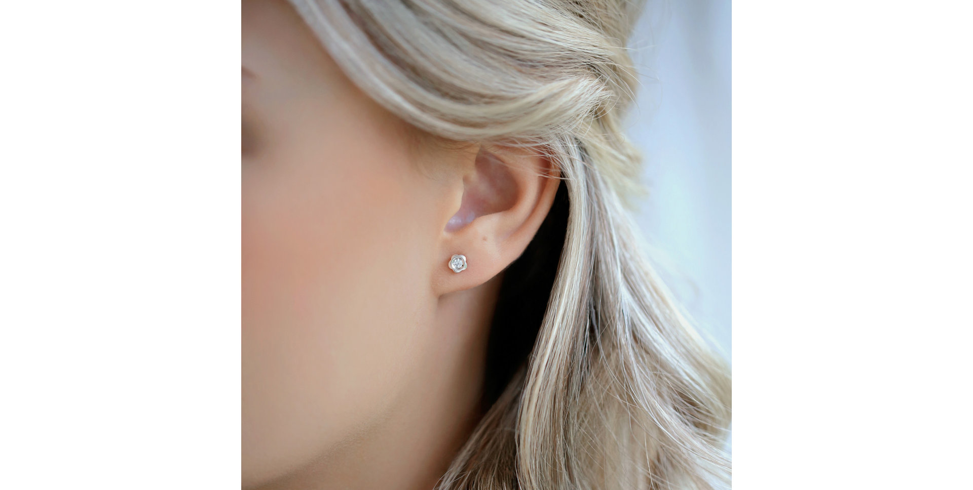 Náušnice s diamantom Flowers