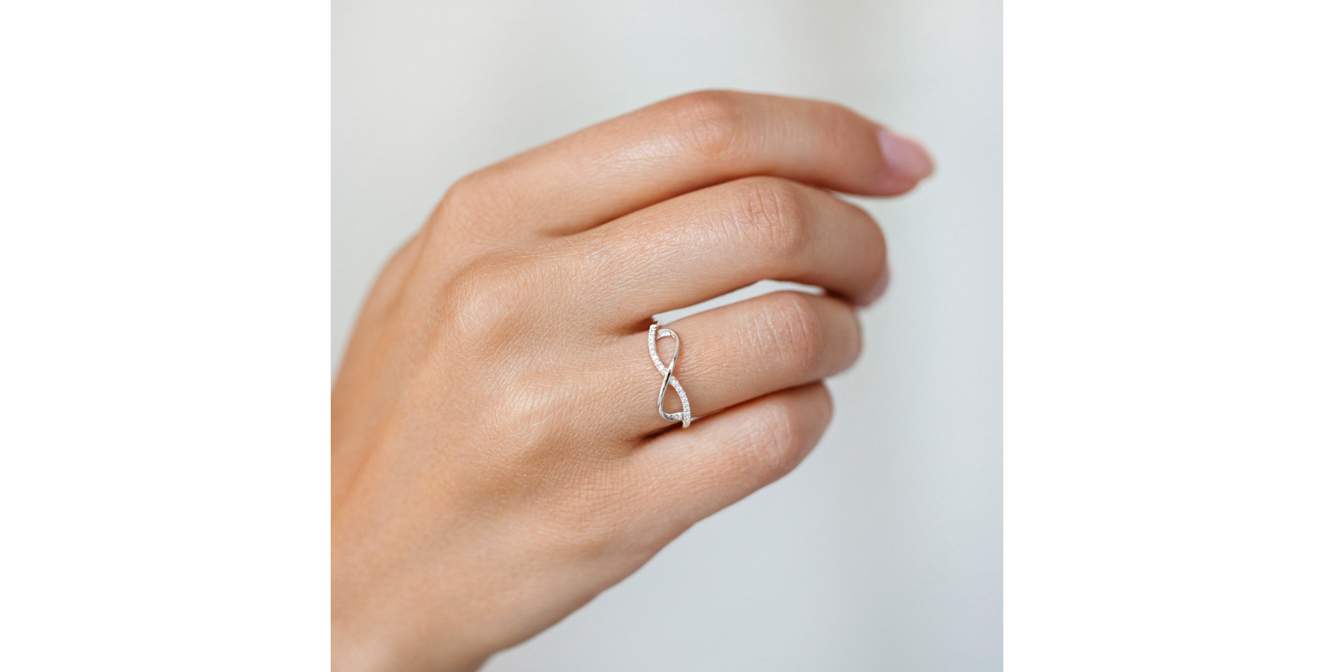 Prsteň s hnedými diamantmi Infinity