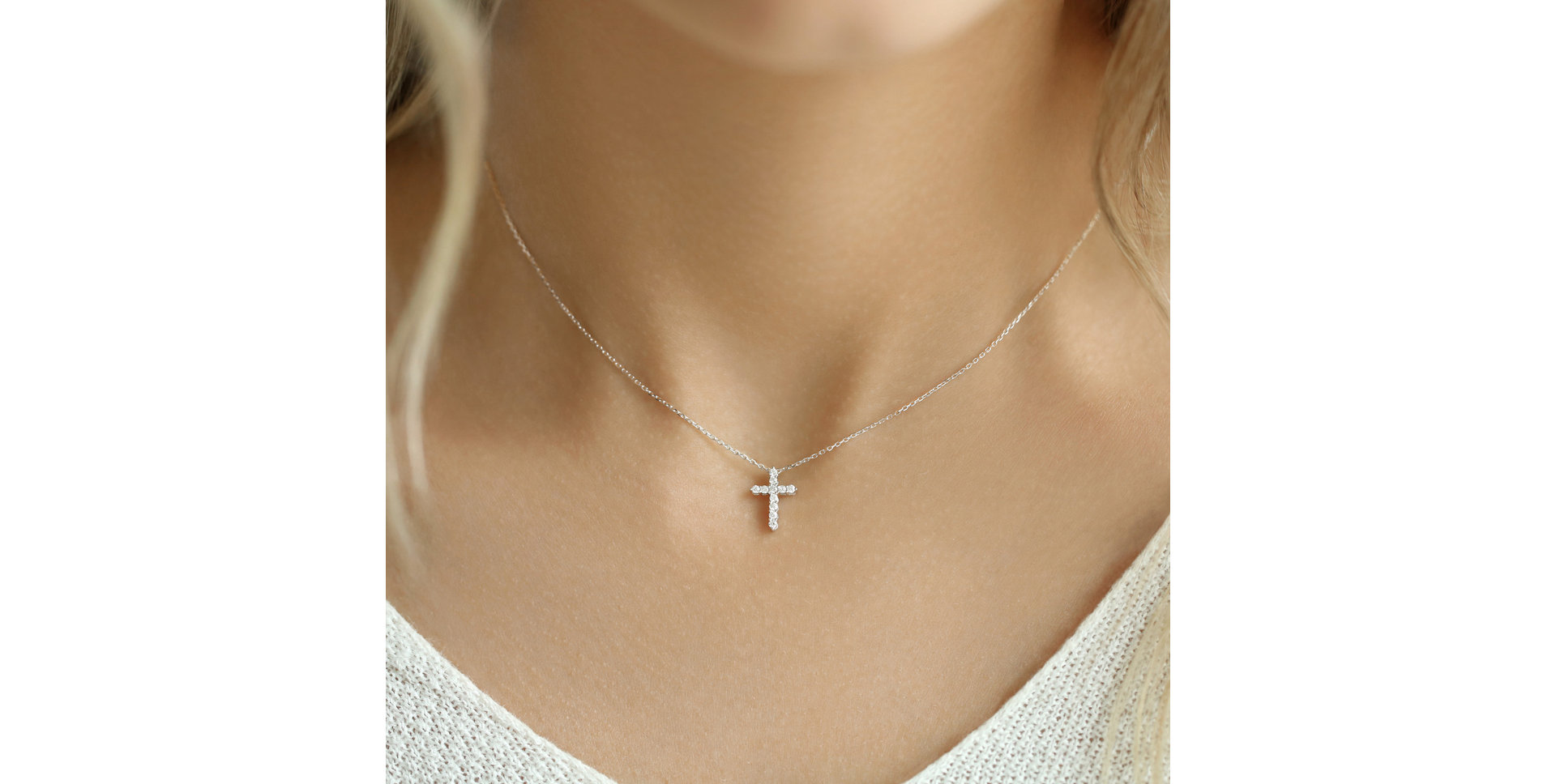 Náhrdelník s diamantmi Glittering Cross