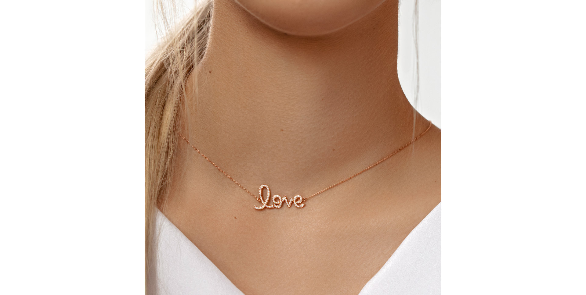 Náhrdelník s diamantmi Love