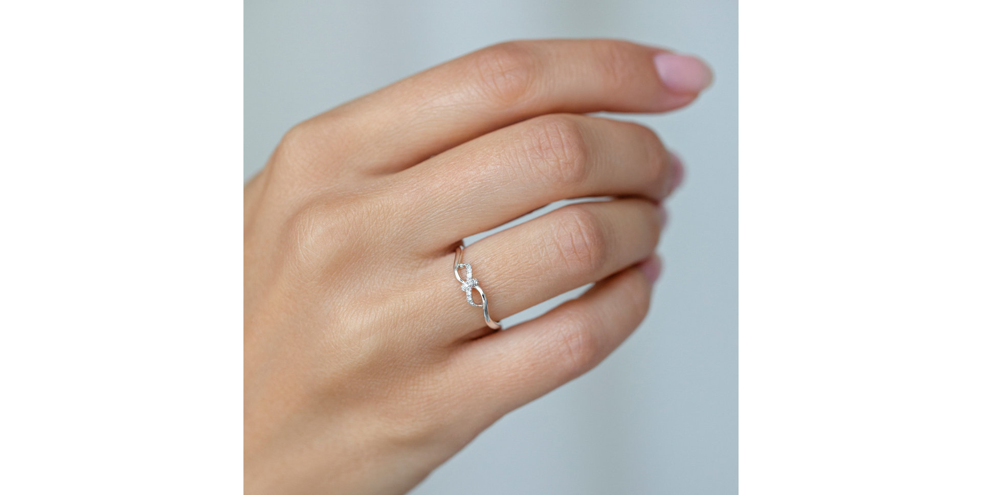 Prsteň s diamantmi Elegant Ribbon