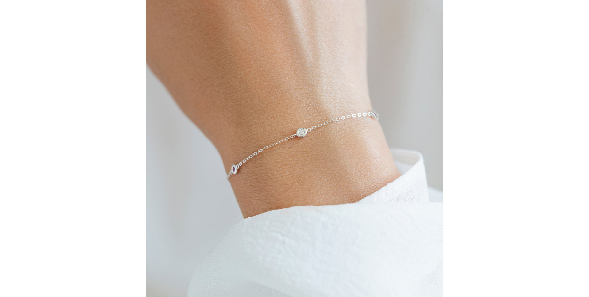 Náramok s bielymi, hnedými a čiernymi diamantmi Dots