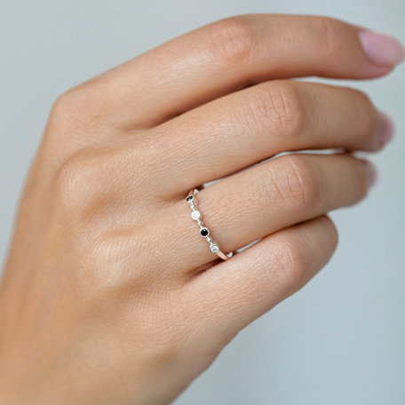 Prsteň s čiernymi a bielymi diamantmi Simplicity
