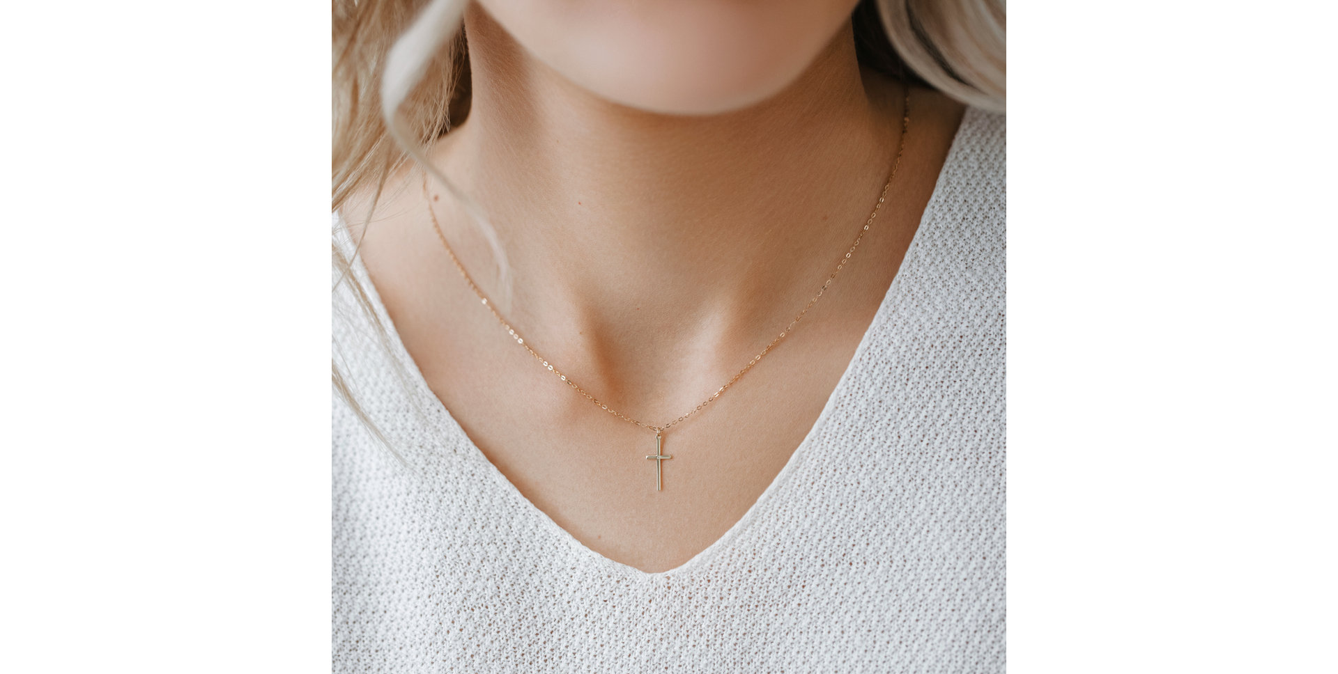 Náhrdelník s diamantom Cross