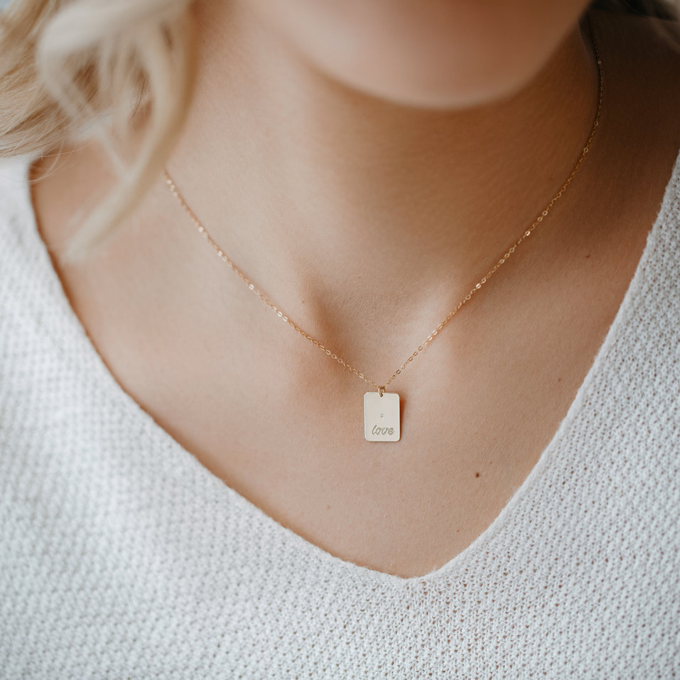 Náhrdelník s diamantom Love