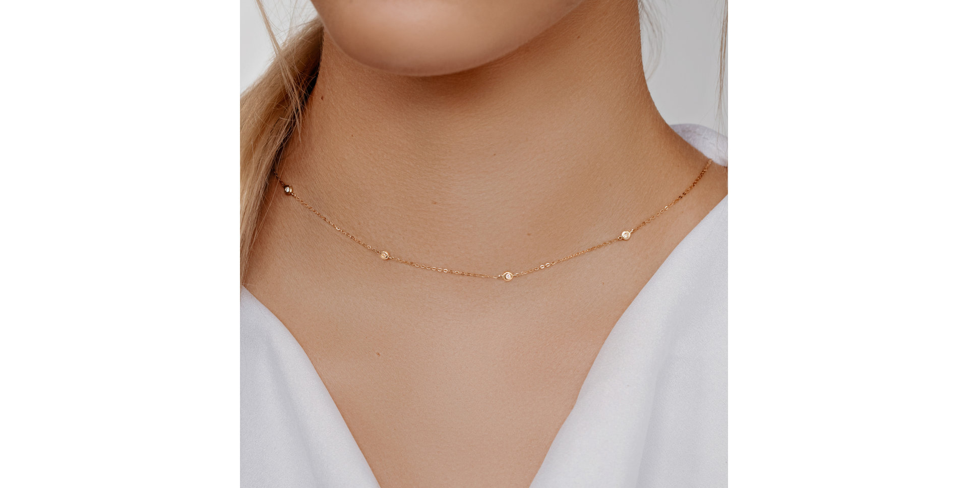 Náhrdelník s čiernymi a bielymi diamantmi Dots