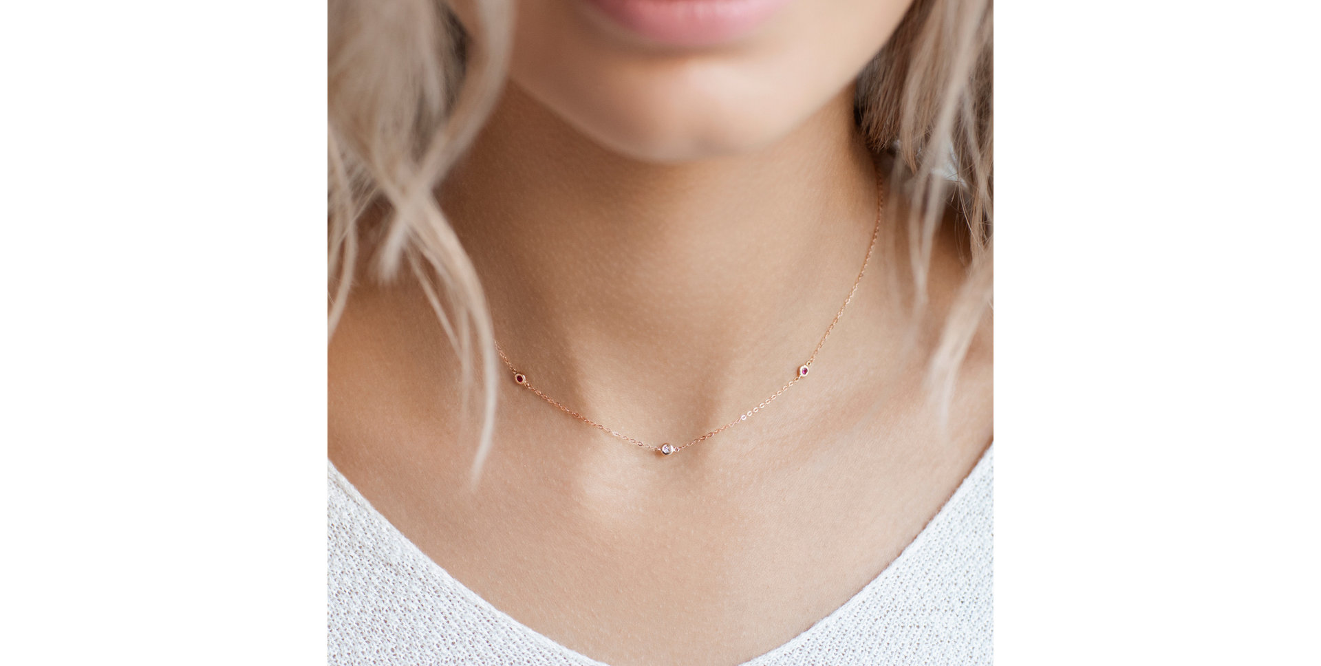 Náhrdelník s diamantom, rubínom a zafírom Dots