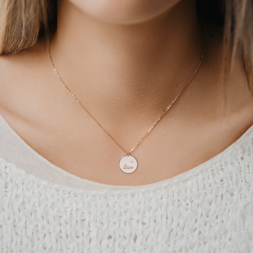Náhrdelník s diamantom Love