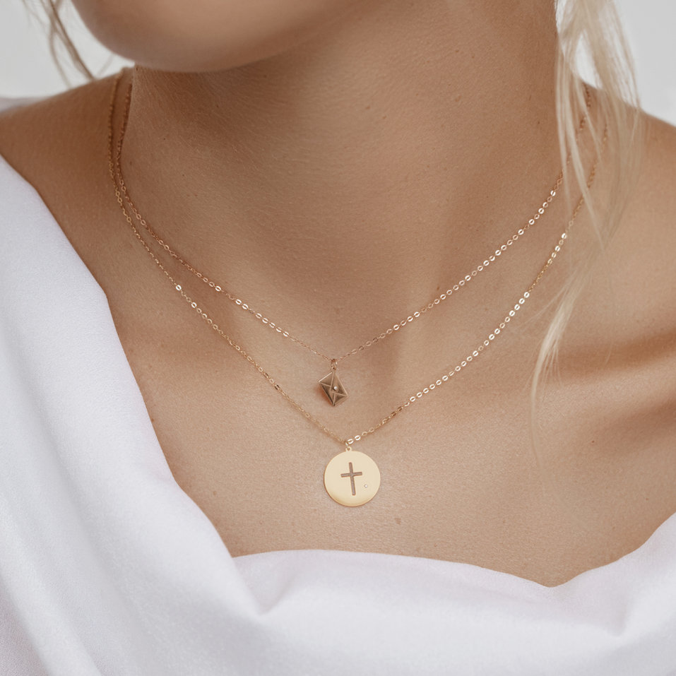 Náhrdelník s diamantom Cross