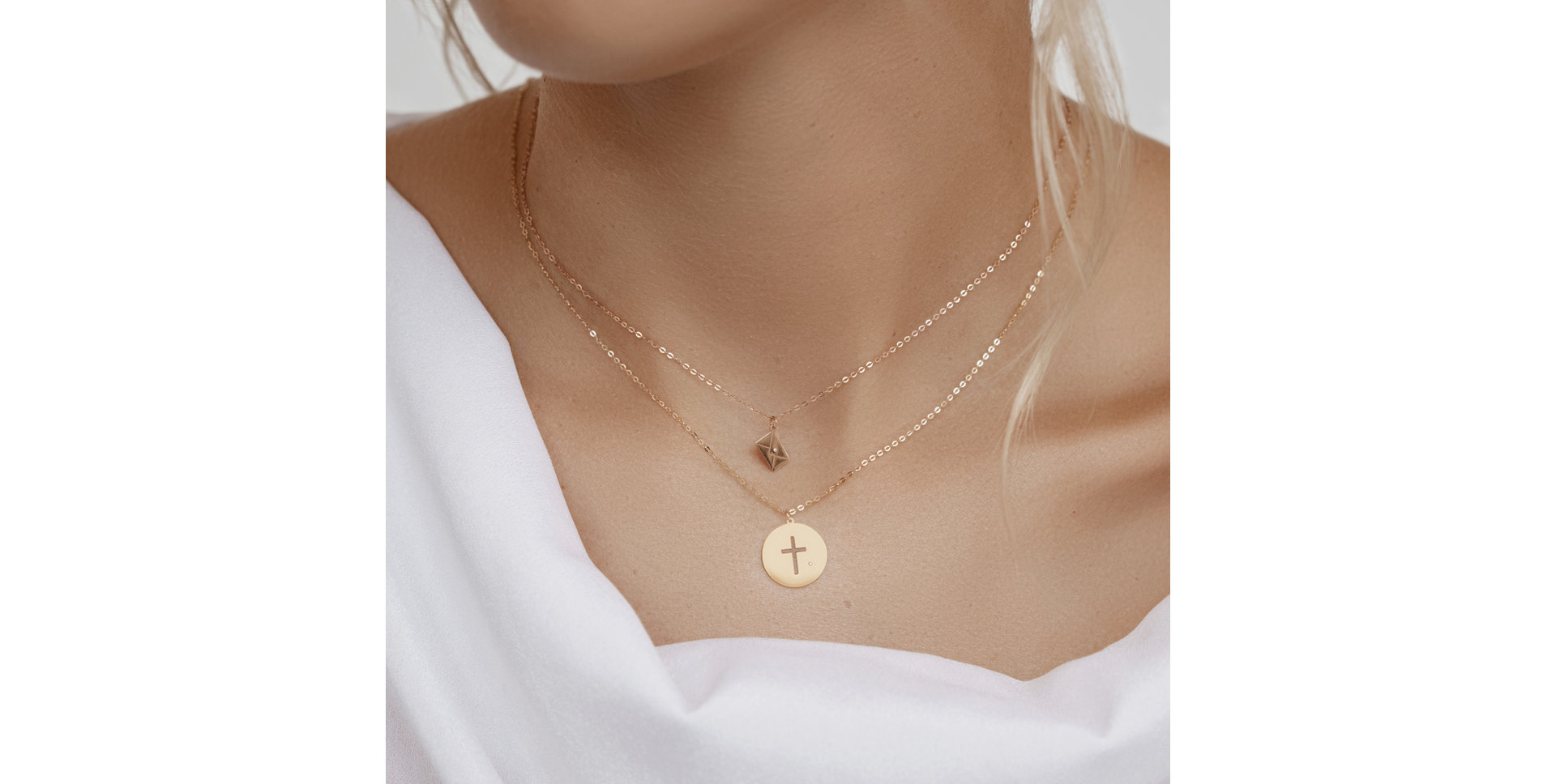 Náhrdelník s diamantom Cross