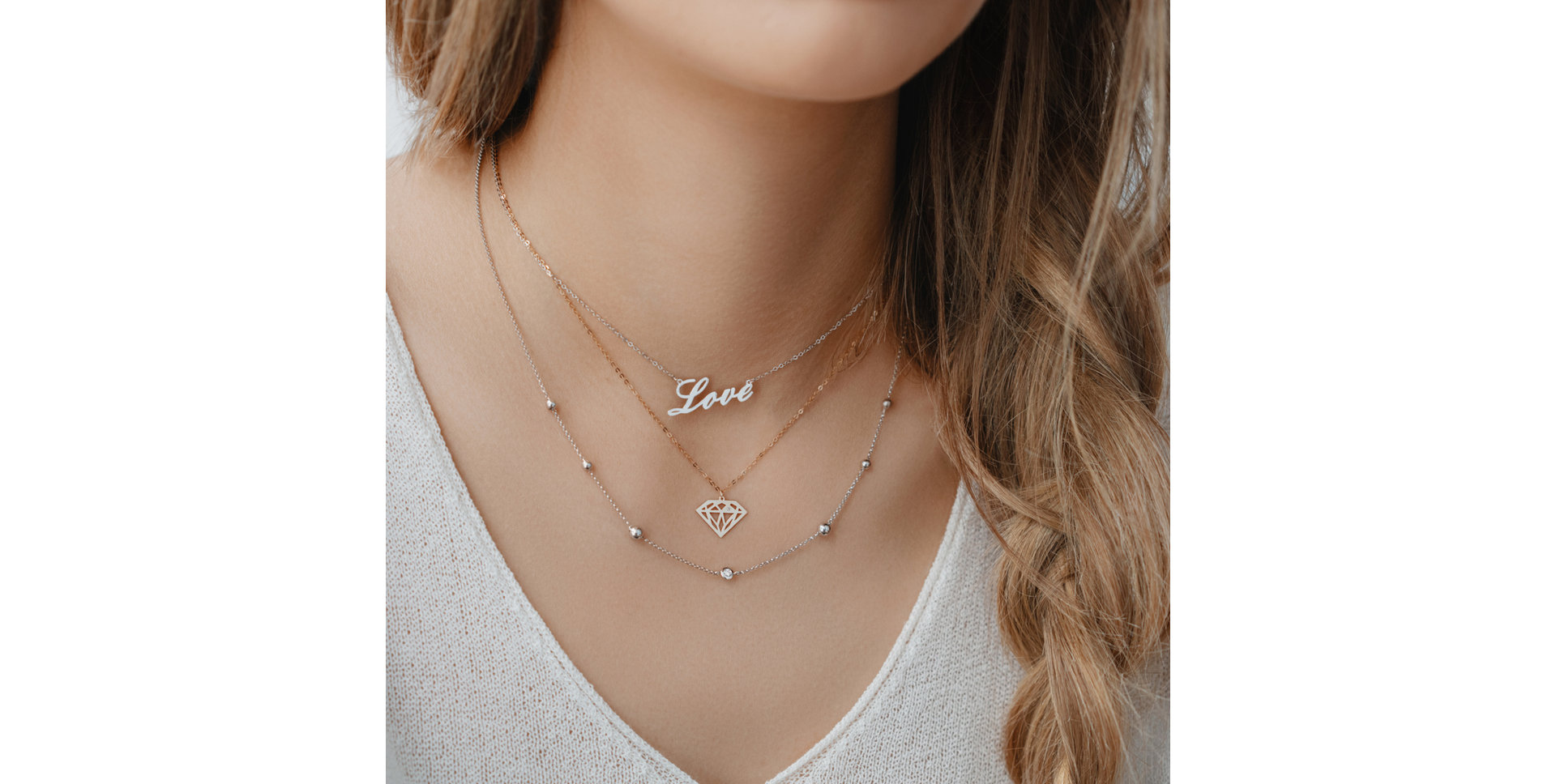 Náhrdelník s diamantom Love