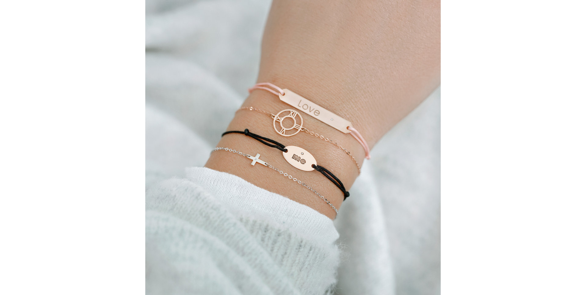 Diamantový náramok so šnúrkou Love