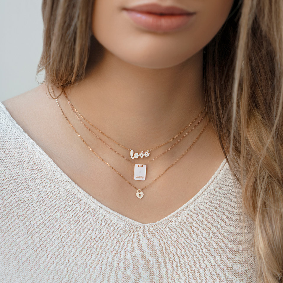 Náhrdelník s diamantom Love