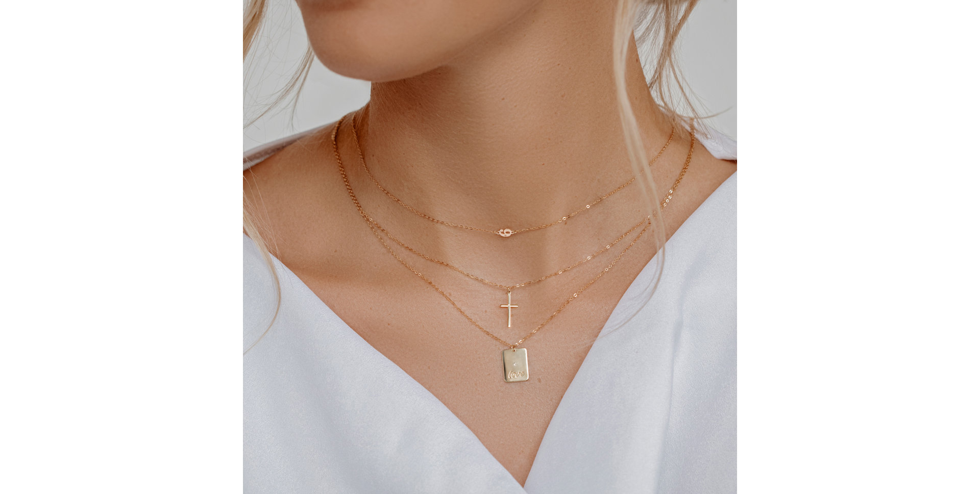 Náhrdelník s diamantom Cross