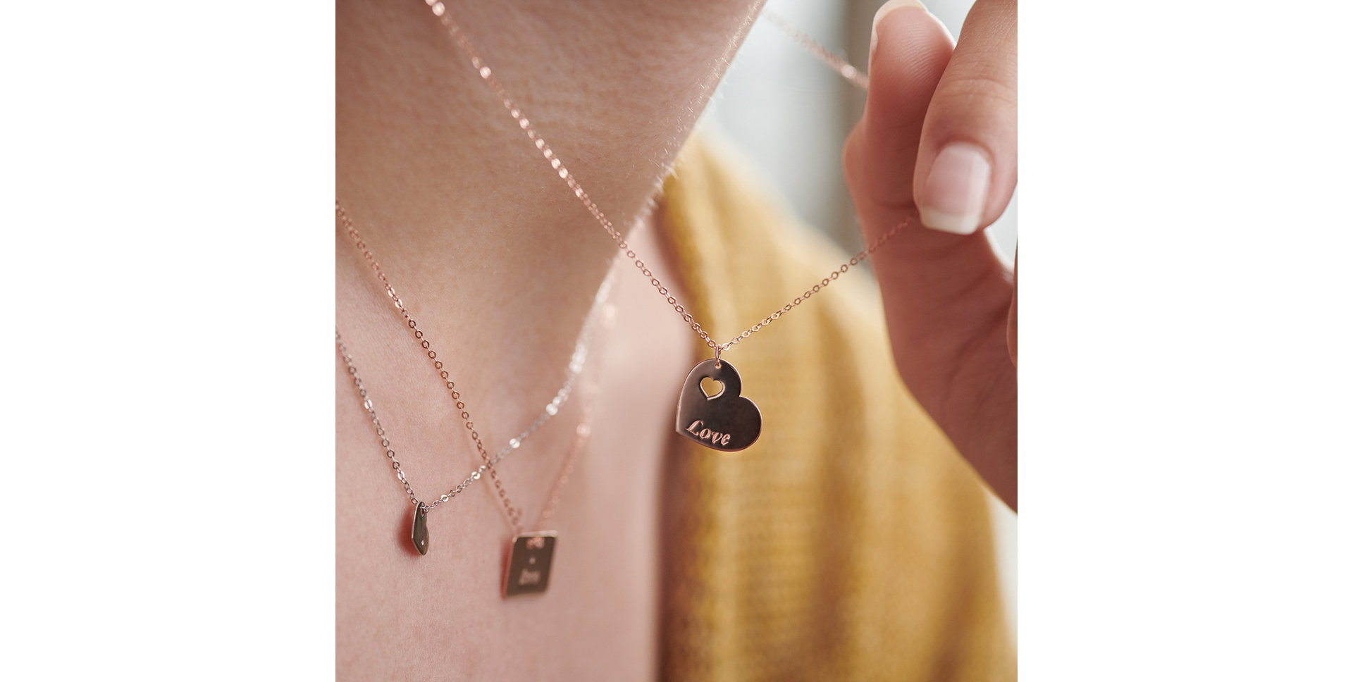 Náhrdelník s diamantom Military Amour