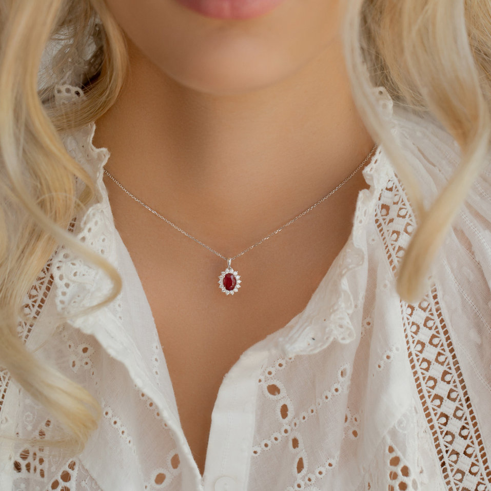 Prívesok s rubínom a diamantmi Princess