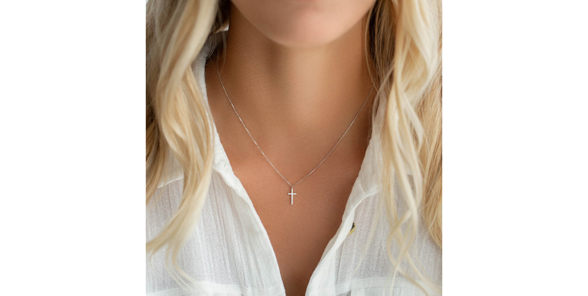 Náhrdelník s diamantmi Shimmering Cross