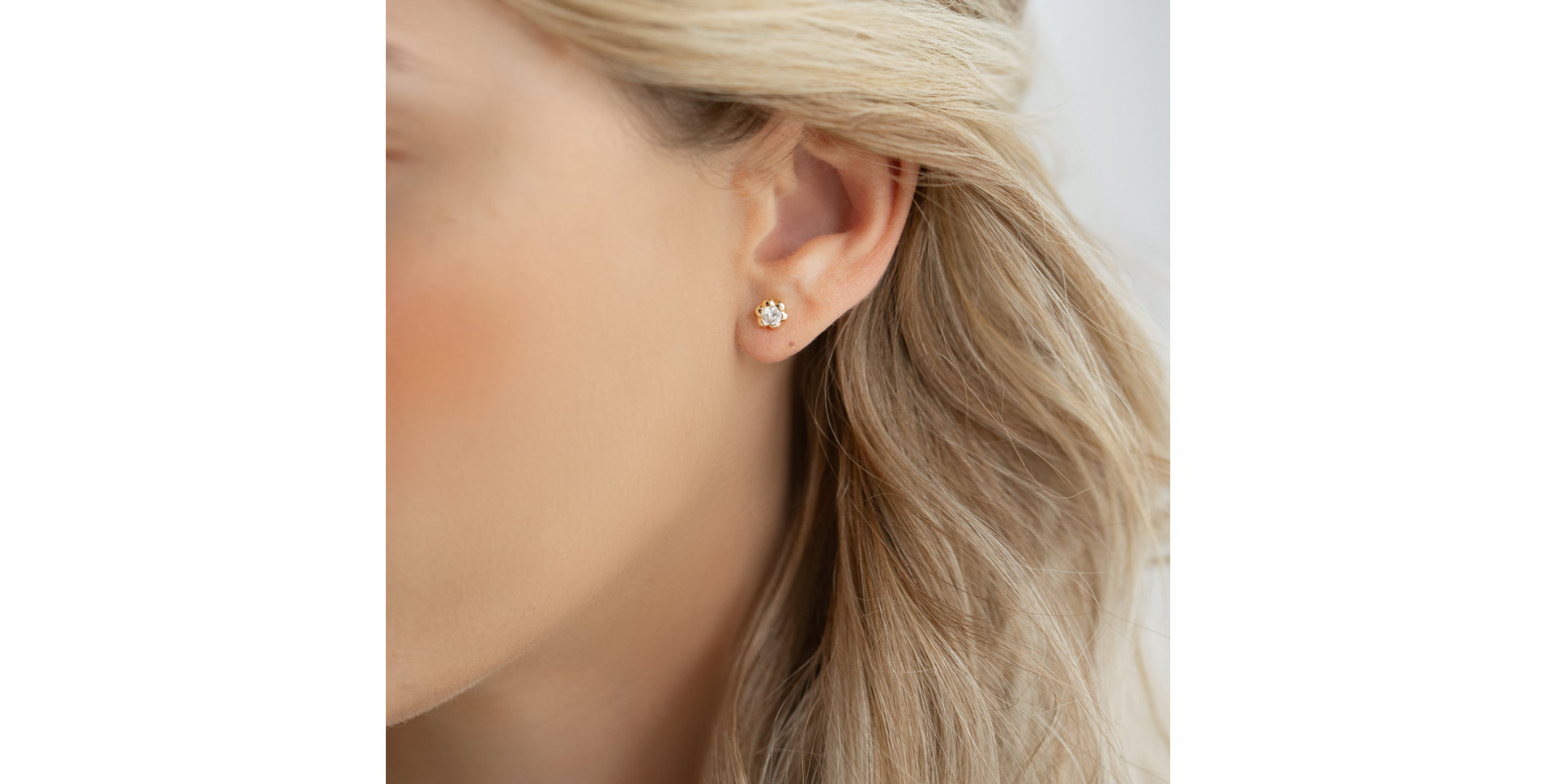 Náušnice s diamantom Blooming Love