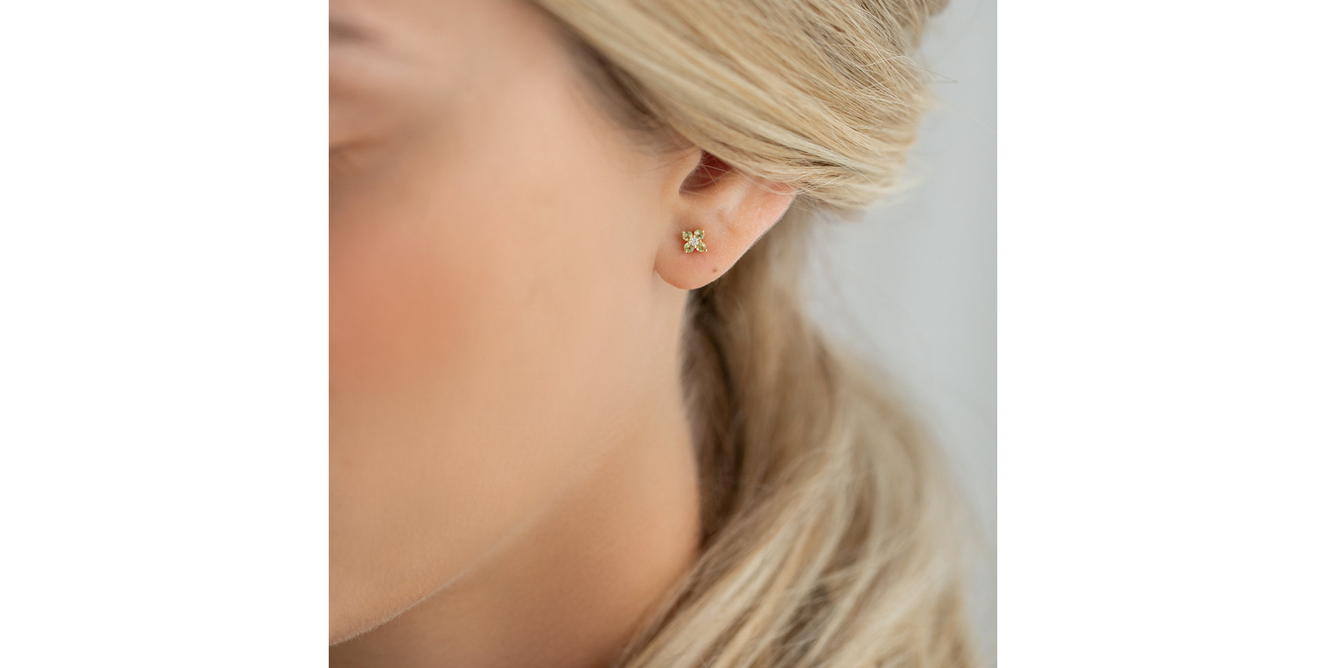 Náušnice s diamantom a tanzanitmi Divine Bloom