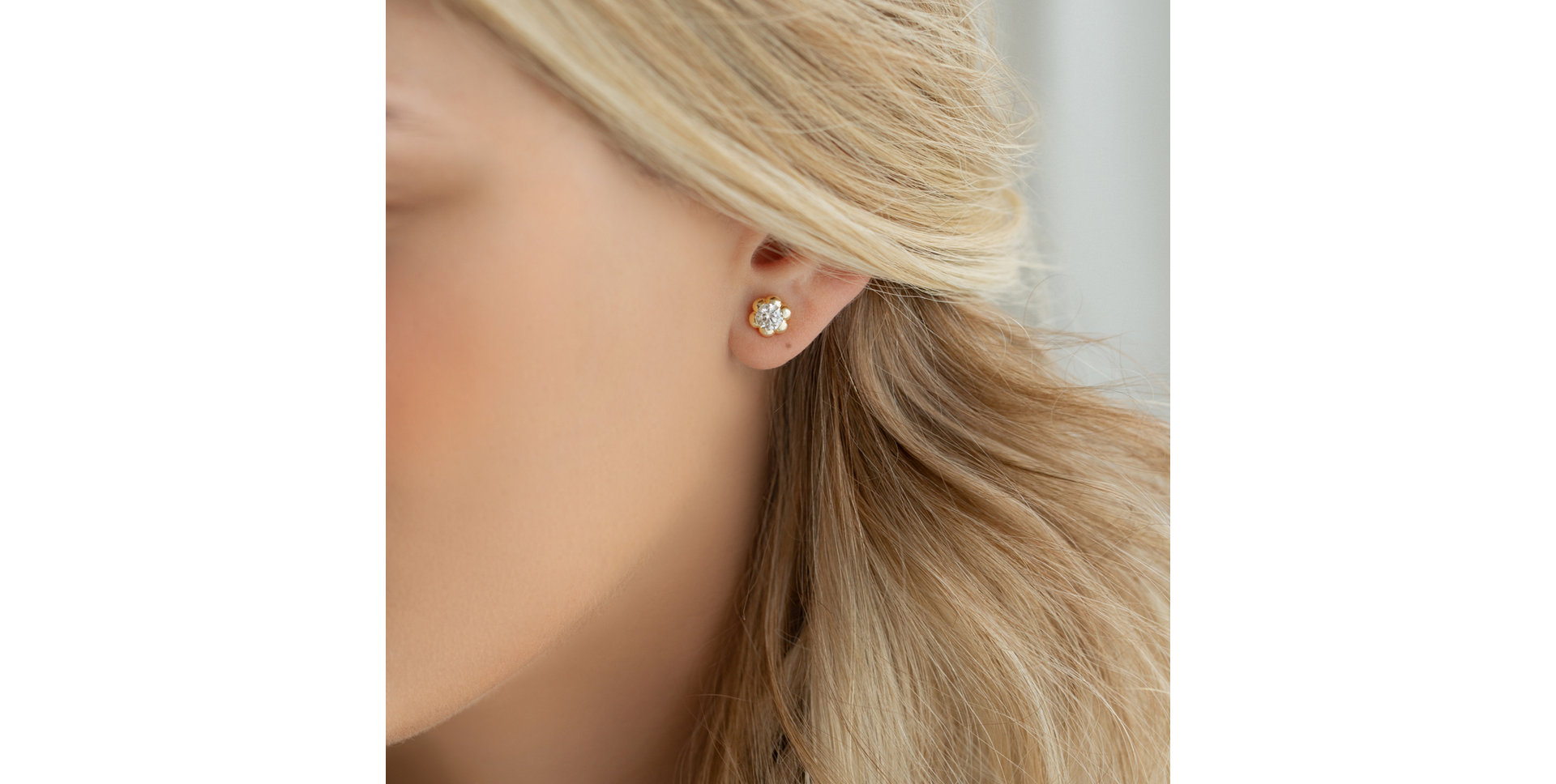 Náušnice s diamantom Blooming Love